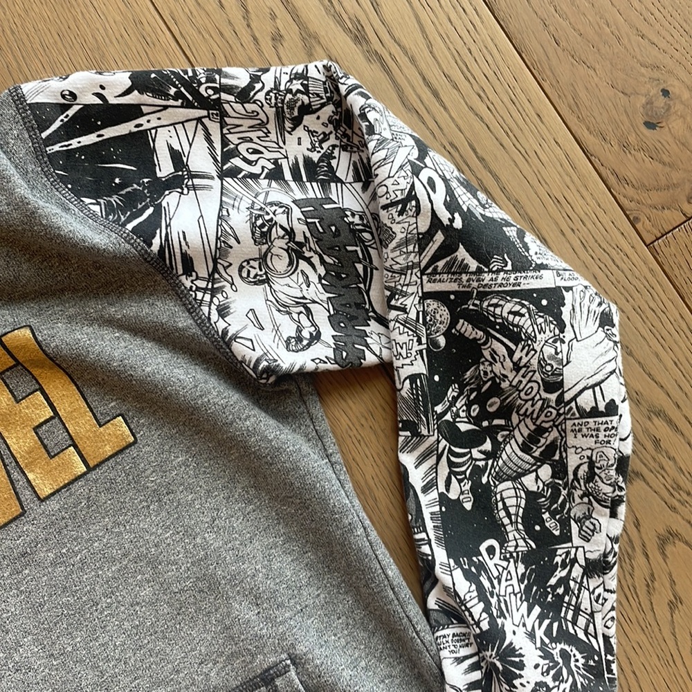 Universal Studios Marvel Comic Hoodie - image 4